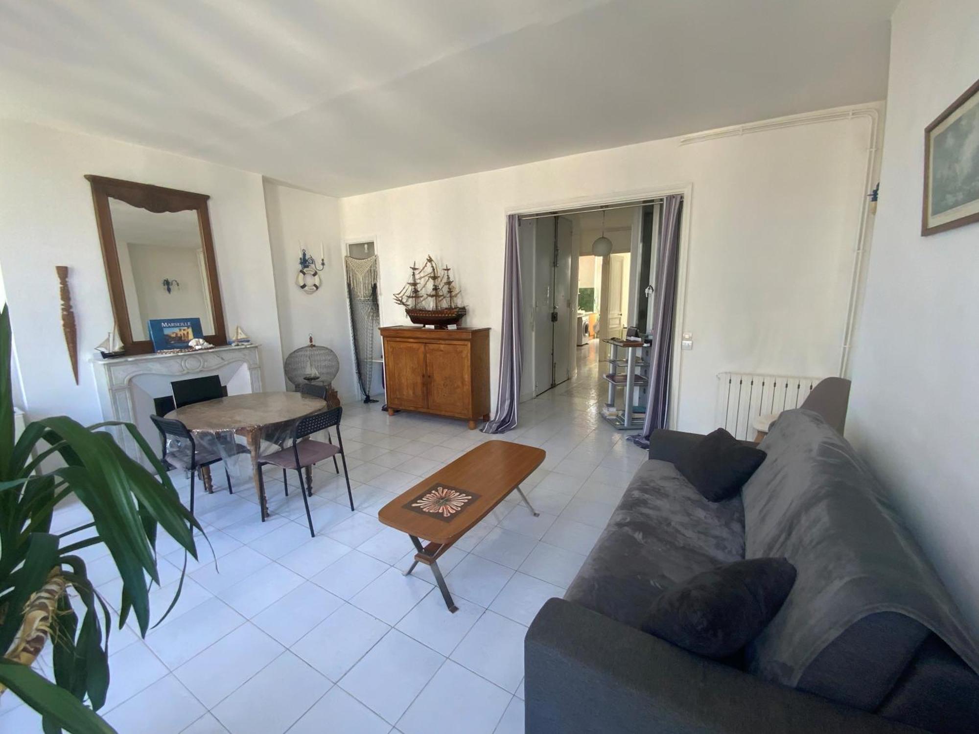 Vieux Port Maritime De 72m² Et Balcon * Marseille